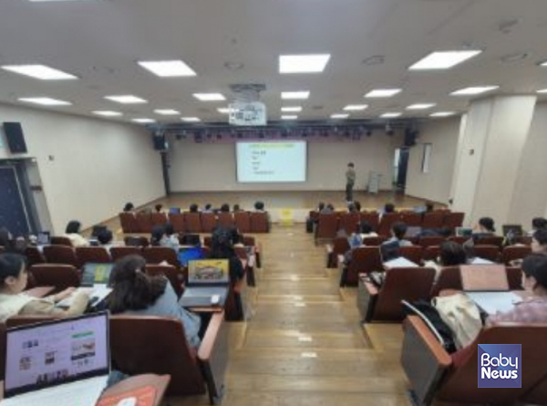 관악구육아종합지원센터는 지난 16일, 관내 보육교직원을 대상으로 한 역량강화교육 '보육교사를 위한 참 쉬운 글쓰기(Chat GPT 활용을 곁들인)'를 성공적으로 개최했다. ⓒ관악구육아종합지원센터