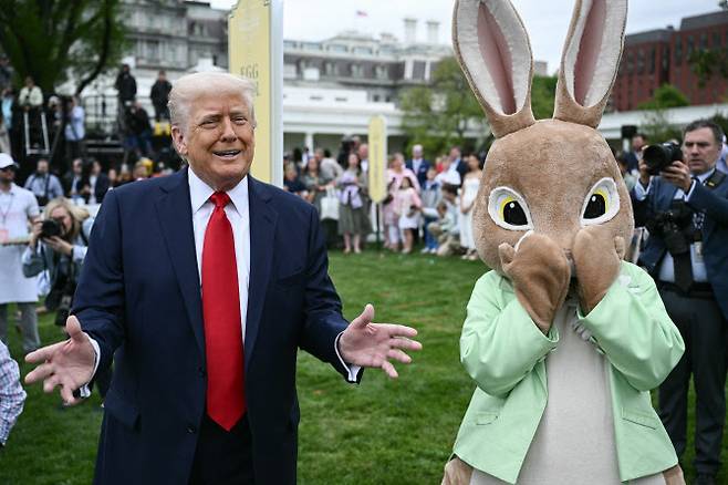 21일(현지시간) 워싱턴DC에서 열린 연례 부활절 달걀 굴리기 행사에 참석한 도널드 트럼프 미국 대통령.(사진=AFP)