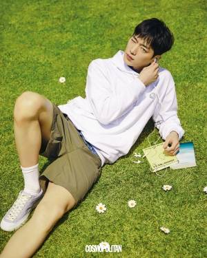 〈사진=코스모폴리탄〉