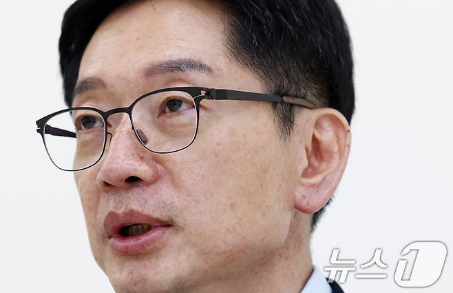 김경수 더불어민주당 대선 경선 후보가 21일 서울 영등포구 선거사무소에서 뉴스1과 인터뷰를 하고 있다. ⓒ News1 김민지 기자