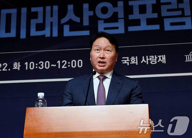 최태원 대한상공회의소 회장이 22일 오전 서울 여의도 국회에서 열린 국회미래산업포럼 발족식에 참석해 기조연설을 하고 있다. (공동취재) 2025.4.22/뉴스1 ⓒ News1 안은나 기자