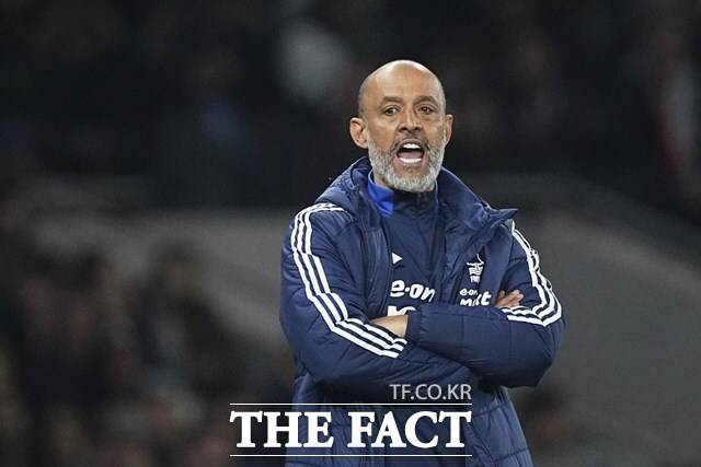 2021년 11월 토트넘에서 경질된 노팅엄의 누누 에스피루투 산투 감독. 올 시즌 토트넘을 상대로 '더블'을 기록했다./런던=AP.뉴시스