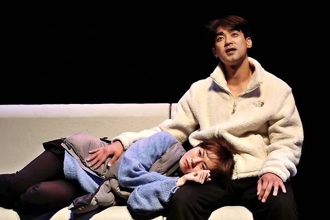 재개발에 인생을 저당 잡힌 부부 이야기 ‘바람의 집’. 요절한 시인 기형도의 시를 모티브로 한 옴니버스 연극 ‘기형도 플레이’ 중 한 에피소드다. /극단 맨씨어터