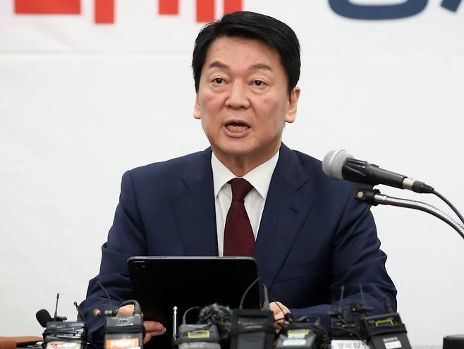 안철수 국민의힘 대선 경선 후보가 21일 오전 대구시당에서 열린 현안 관련 긴급 기자회견에서 발언하고 있다. /뉴스1