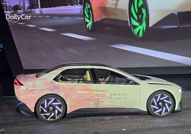 BMW의 고성능 시험차, BMW 비전 드라이빙 익스피리언스(BMW Vision Driving Experience) (2025 상하이오토쇼)