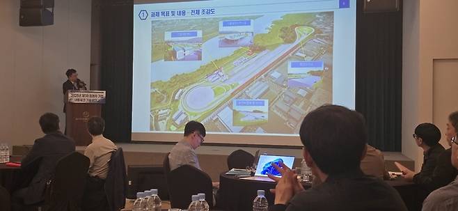 이태희 KIAPI 본부장이 'CAV기반 자율주행 플랫폼 구축사업'에 대해 발표하고 있다.