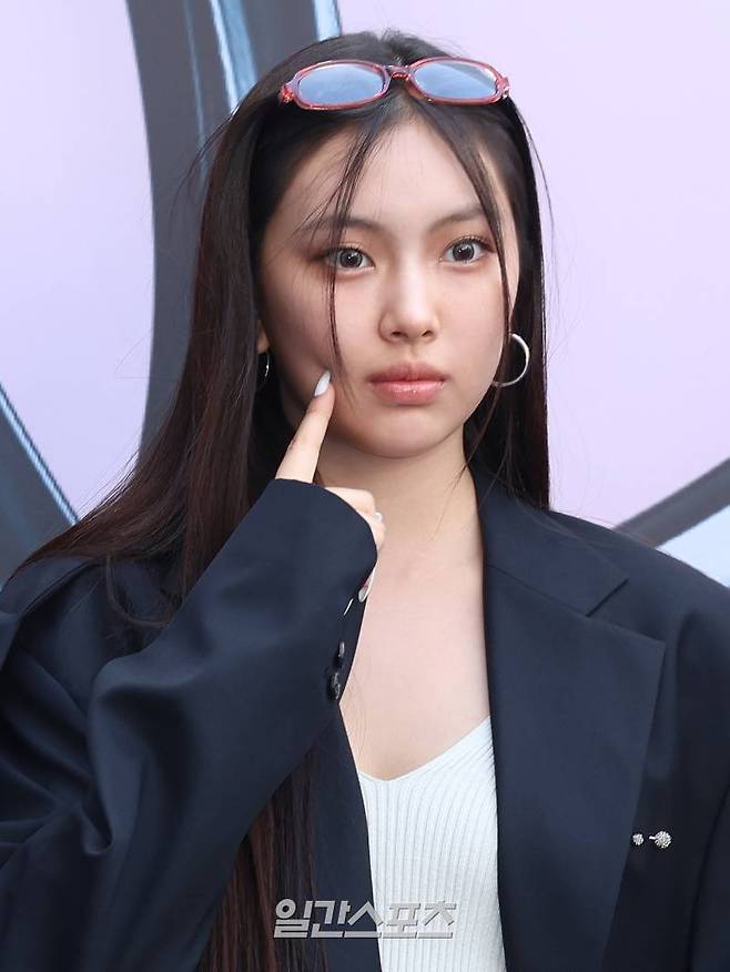 그룹 뉴진스(NewJeans) 혜인이 패션 브랜드 유저(youser) 포토월 행사에 참석해 포즈를 취하고 있다. 서병수 기자 qudtn@edaily.co.kr /2024.09.03/