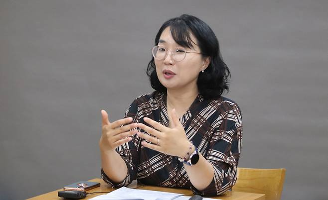 임아영 경향신문 기자는 4월16일 기자협회보와 인터뷰에서 “현상에서 구조적 문제를 보는 게 저널리즘의 본령”이라며 “복잡한 구조를 세밀하게 드러내는 기사를 많이 쓰고 싶다”고 말했다. /임아영 제공