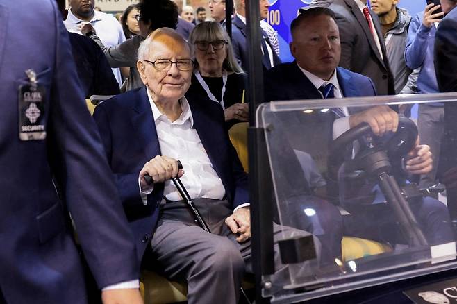 2024년 5월 버크셔해서웨이 주주총회에 참석한 워런 버핏 회장의 모습. 로이터연합뉴스