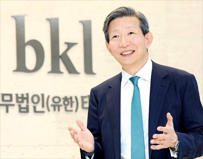 이준기 법무법인 태평양 대표변호사는 22일 한국경제신문과의 인터뷰에서 “전문조직 강화로 고객 중심의 의사결정 구조를 확립하고, 통찰을 제공하는 로펌이 되겠다”고 밝혔다.  김범준 기자