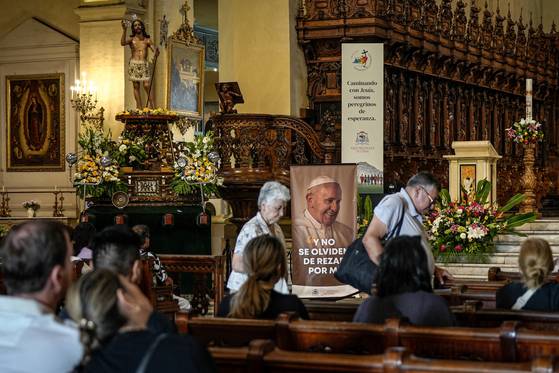 People attend a mass in honor of Pope Francis at the Cathedral Basilica in Lima, Peru on April 21. Pope Francis died the same day at the age of 88, according to the Holy See. [EPA/YONHAP]