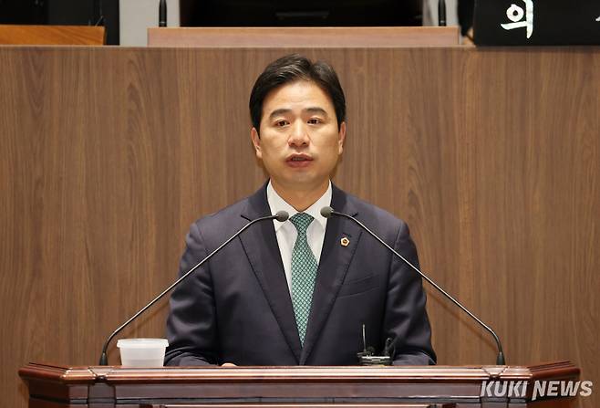 신영호 충남도의원이 22일 열린 제358회 임시회 4차 본회의에서 5분발언에 나서고 있다.