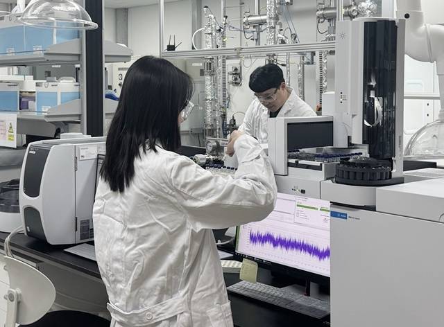 DL이앤씨 카본코의 고성능 이산화탄소 흡수제 개발 모습. DL이앤씨