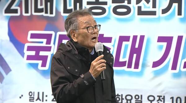 ▲한덕수 대선 출마 국민추대위의 박성섭 공동위원장이 22일 서울 프레스센터 기자회견에서 질문에 답변하고 있다. 사진=TV조선 영상 갈무리