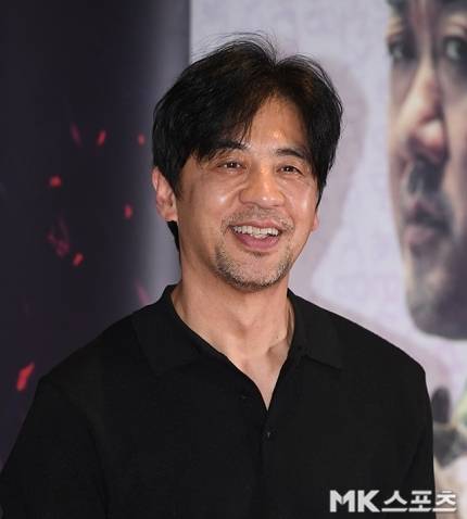 권오중은 블랙 컬러의 니트 톱과 팬츠를 매치한 심플하면서도 세련된 스타일로 포토타임을 가졌다. 사진=천정환 기자