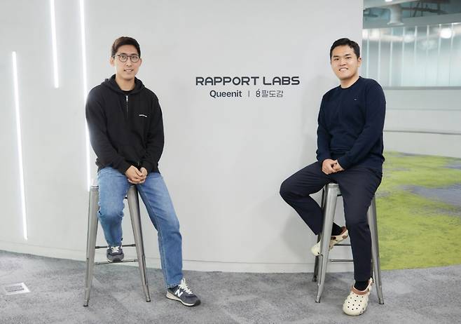 2020년 설립된 스타트업 라포랩스의 최희민(사진 오른쪽)·홍주영(왼쪽) 공동대표. 서울대 경영학과 동기들이 만든 이 회사는 40~50대 중년 여성들을 타깃으로 한 패션 플랫폼 '퀸잇'의 운영사로 매년 급성장하고 있다. /사진=라포랩스