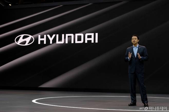 [서울=뉴시스] 현대자동차는 16일(현지 시간) 미국 뉴욕 제이콥 재비츠 컨벤션 센터에서 열린 2025 뉴욕 국제 오토쇼에서 디 올 뉴 팰리세이드를 북미에 최초로 선보였다. 호세 무뇨스 현대차 대표이사 사장이 발표하고 있다. (사진=현대차 제공) 2025.04.17. photo@newsis.com *재판매 및 DB 금지 /사진=류현주