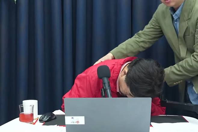 124만 명의 구독자를 보유한 보수 유튜브 채널 '고성국TV'를 운영하는 정치평론가 고성국(67)이 유튜브 생방송 도중 쓰러져 병원으로 이송됐다. /사진=유튜브 채널 '고성국TV' 생방송 영상