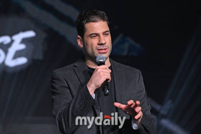 프로듀서이자 대표인 폴 브라이언 톰슨이 22일 서울 청담동 일지아트홀에서 진행된 그룹 VVS의 데뷔 싱글 'TEA' 쇼케이스에 참석했다. / 한혁승 기자(hanfoto@mydaily.co.kr)