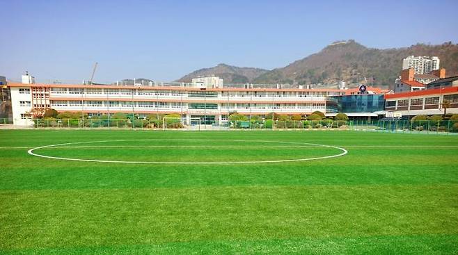 [창원=뉴시스]김해중학교 전경.(사진=경남교육청 제공) 2025.04.22.photo@newsis.com *재판매 및 DB 금지