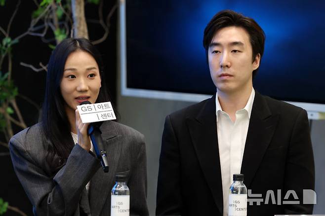 [서울=뉴시스] 박진희 기자 = 아메리칸 발레 시어터(ABT) 솔리스트 박선미와 한성우가 22일 서울 강남구 GS아트센터에서 창단 85주년 맞아 13년만에 내한하여 'GS아트센터 개관 공연 아메리칸 발레 시어터(ABT) 기자간담회'를 하고 있다. 2025.04.22. pak7130@newsis.com