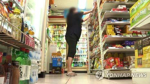 편의점 노동자 [연합뉴스TV 제공]