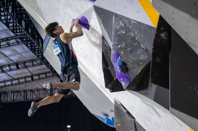 대한산악연맹은 “중국 커차오에서 열린 '2025 IFSC 스포츠클라이밍 커차오 볼더 월드컵'에서 대한민국 스포츠클라이밍 국가대표 이도현 선수가 은메달을 획득했다”고 21일 밝혔다. / 대한산악연맹