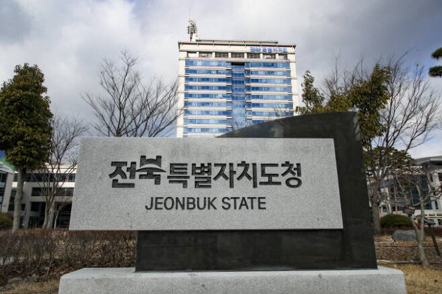 ▲제21대 조기 대선이 6월 3일로 임박한 가운데 전북자치도와 광주, 전남 등 3개 광역단체가 각 당에 제시한 대선공약 규모를 놓고 해석 논쟁이 일고 있다. ⓒ전북자치도