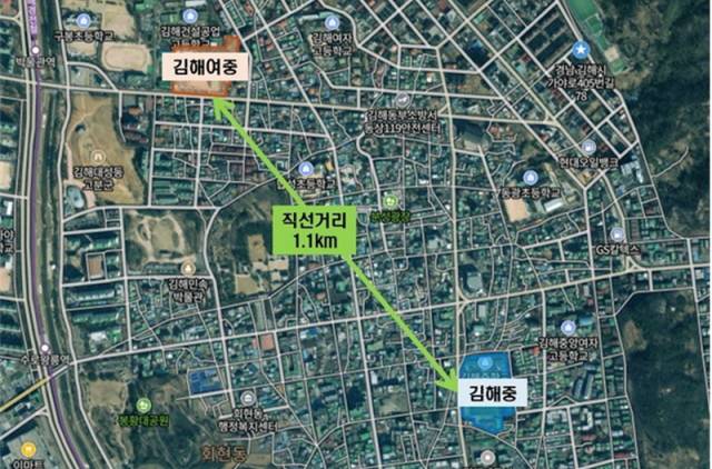 ▲김해중-김해여중의 직선 거리를 1.1km이다. ⓒ경남교육청