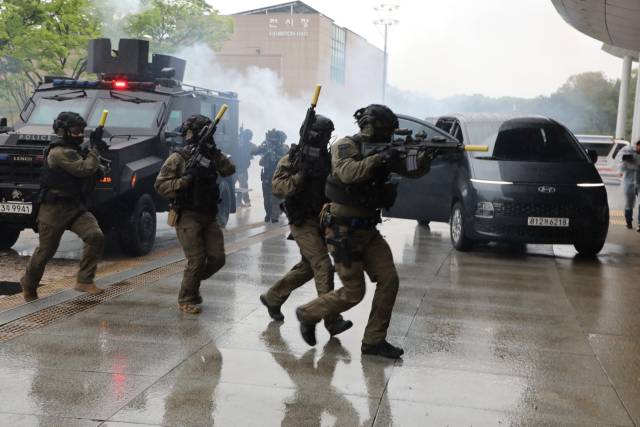 ▲22일 한국소리문화의전당 일원에서 열린 대규모 대테러 합동훈련 ⓒ전북경찰