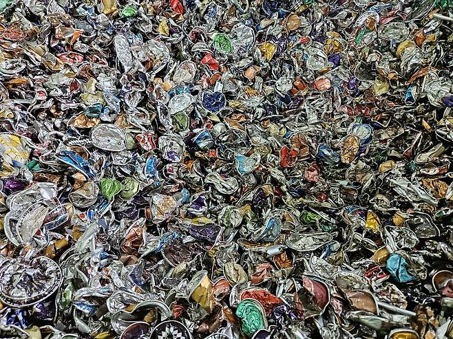 경기도 화성 소재 재활용 공장 아이티그린에 회수된 네스프레소 캡슐 커피들이 재활용 과정을 거친 모습. 김수연 기자