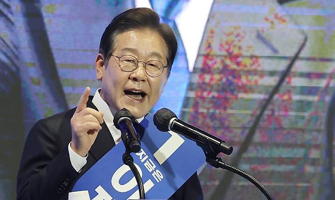 이재명 더불어민주당 대선 경선 후보가 지난 20일 울산시 울주군 울산전시컨벤션센터에서 열린 '제21대 대통령선거 후보자 선출을 위한 영남권 합동연설회'에서 정견 발표를 하고 있다. 연합뉴스