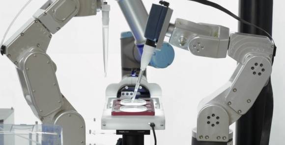 로봇이 시험관(IVF) 시술을 진행 중이다. 컨시버블 라이프 사이언스(Conceivable Life Sciences) 홈페이지 캡처