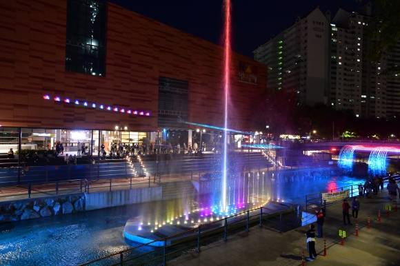 서울 노원구 당현천 음악분수가 시범운영 중인 모습.   노원구 제공