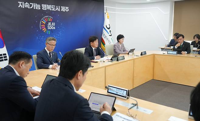 제주도 주간혁신성장회의가 지난 21일 열리고 있다. ⓒ제주도 제공