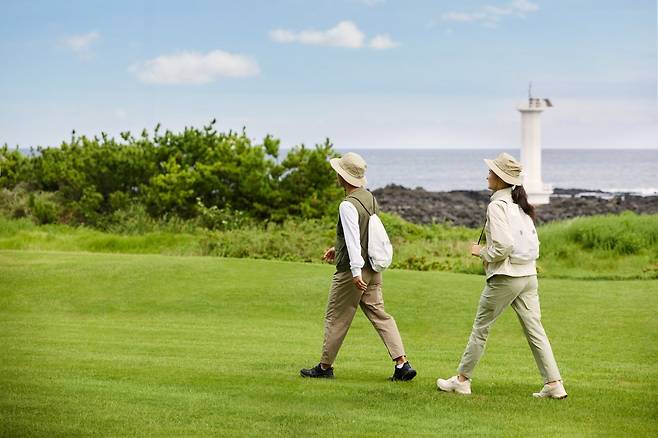 해비치호텔앤드리조트 제주의 자연 탐방 호캉스 상품  ‘비 더 오르머 패키지’      사진제공｜해비 호텔앤드리조트