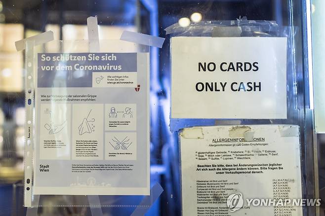 팬데믹에도 '현금만'(2020년) [EPA 연합뉴스 자료사진. 재판매 및 DB 금지]