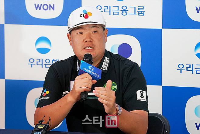 임성재가 24일 경기도 파주시 서원밸리 컨트리클럽에서 열린 KPGA 투어 우리금융 챔피언십 공식 기자회견에서 질문에 답하고 있다. (사진=이데일리 골프 in 김상민 기자)