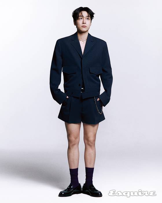 배우 강유석. 사진='에스콰이어'