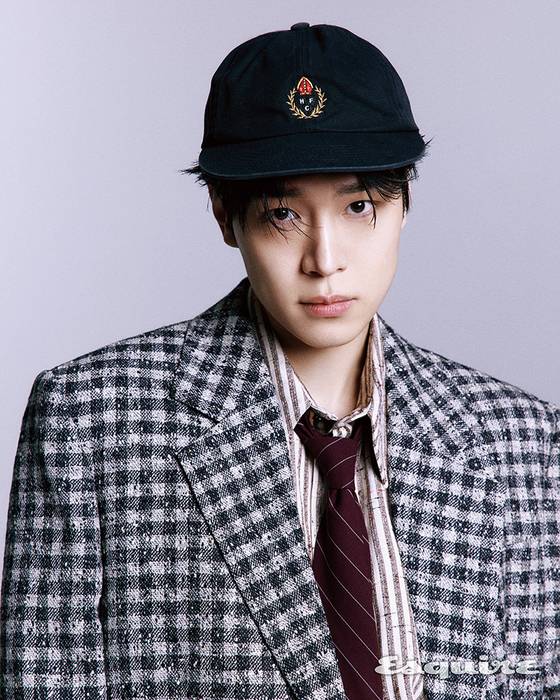 배우 강유석. 사진='에스콰이어'