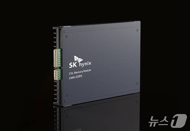 SK하이닉스의 CXL 2.0 기반 D램 설루션 CMM-DDR5 (사진제공 = SK하이닉스)