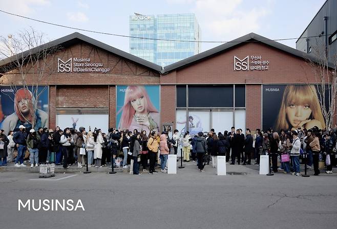 무신사가 운영하는 오프라인 패션 편집숍 무신사 스토어가 올 1월부터 3월까지 누적 방문자 수 100만 명을 돌파했다.(무신사제공)