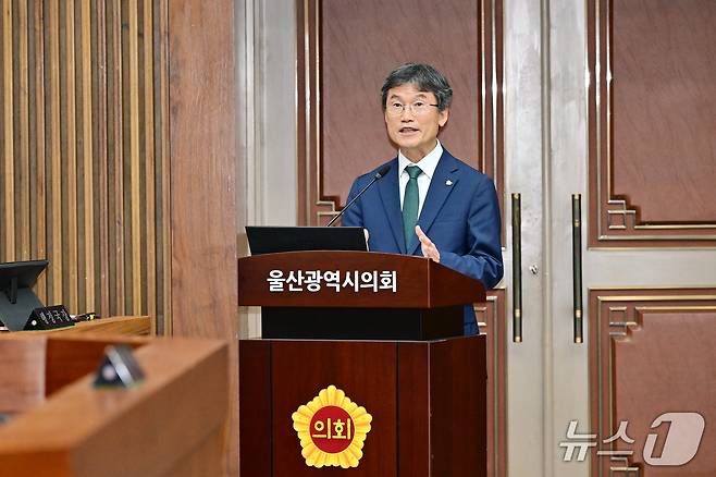 천창수 울산교육감이 23일 열린 제256회 임시회 본회의에서 공진혁 시의원의 시정 질문에 답하고 있다.(울산시의회 제공. 재판매 및 DB금지)/뉴스1