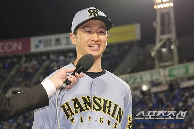 3-0으로 앞선 7회, 쐐기 홈런을 때린 지카모토. 사진캡처=한신 타이거즈 SNS