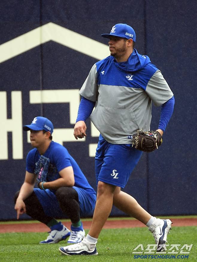 시즌 초반 승운이 따르지 않지만 내색하지 않고 루틴을 철저히 지켜가며 다음 등판을 준비하는 후라도.