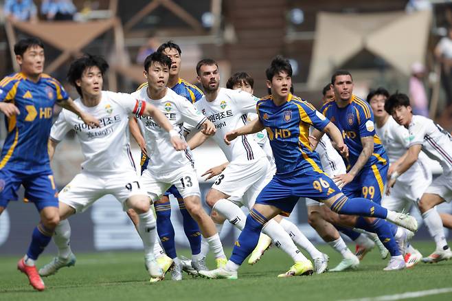 울산문수축구경기장/ K리그1/ 울산HDFC vs 강원FC/ 강원 강투지/ 사진 김정수