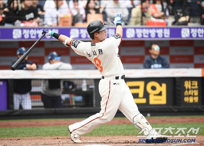 20일 대전 한화생명볼파크에서 열린 NC-한화전. 2회말 무사 노시환이 솔로포를 치고 있다. 대전=정재근 기자 cjg@sportschosun.com/2025..4.20/
