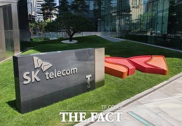 SK텔레콤이 고객들의 유심 정보 보호를 위해 '유심보호서비스' 안내에 적극 나서고 있다. /더팩트DB
