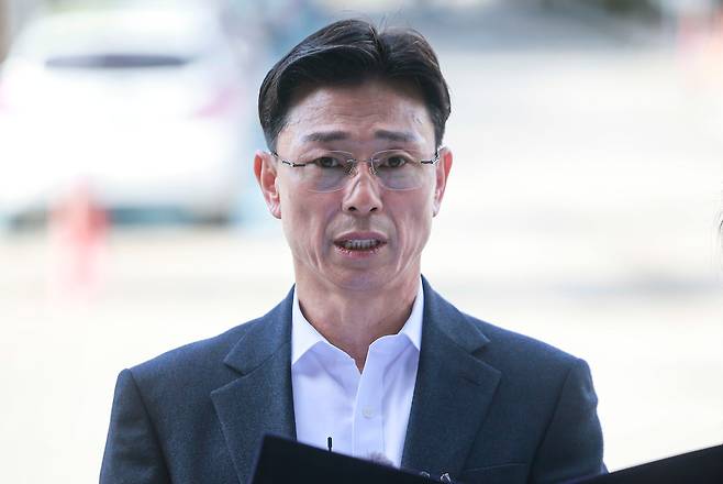 임성근 전 해병대 1사단장이 포렌식 참관을 위해 23일 경기 과천시 고위공직자범죄수사처(공수처)로 출석하기에 앞서 취재진 앞에서 입장을 밝히고 있다./뉴시스