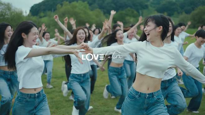 트리플에스 LOVElution ‘Girls' Capitalism’ MV 스틸컷